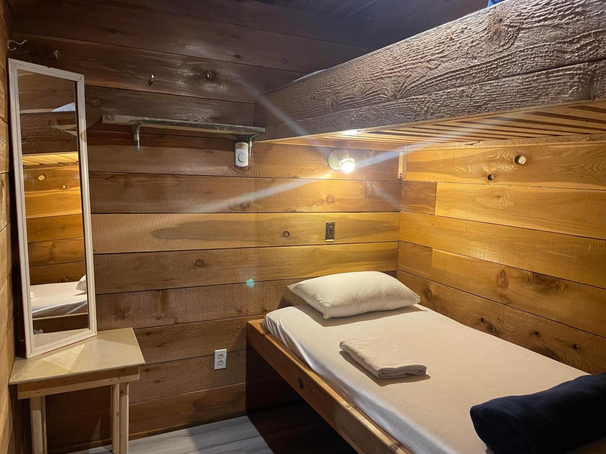 The Hiker Huts Hotel Port Renfrew Exterior foto
