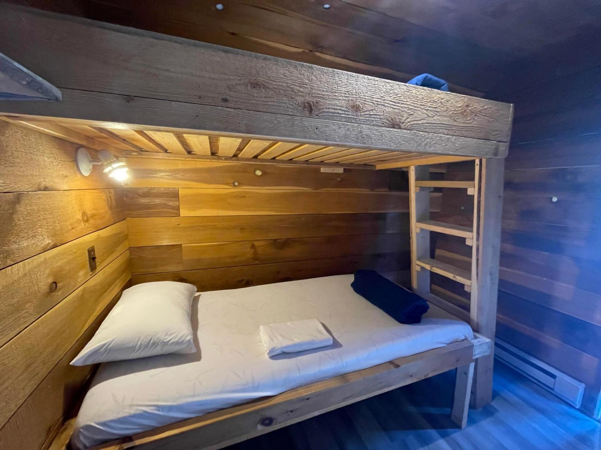 The Hiker Huts Hotel Port Renfrew Exterior foto