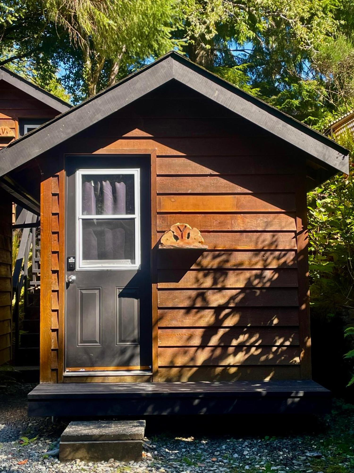 The Hiker Huts Hotel Port Renfrew Exterior foto